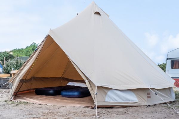 campagne Surichinmoi Ter ere van Tipi-tent Kopen? | Schimmelvrije Bell Tent 500 | Binnenbuitenleven.nl
